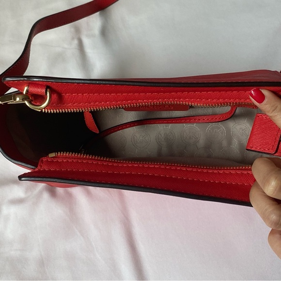 Michael Kors Small Leather Bag (Great Condition) - Picture 6 of 6